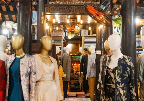 Best Places to Buy a Custom Suit in Hoi An (Traveler’s Guide) Expert Insights from Maya Tailor – Professional Tailor in Hoi An